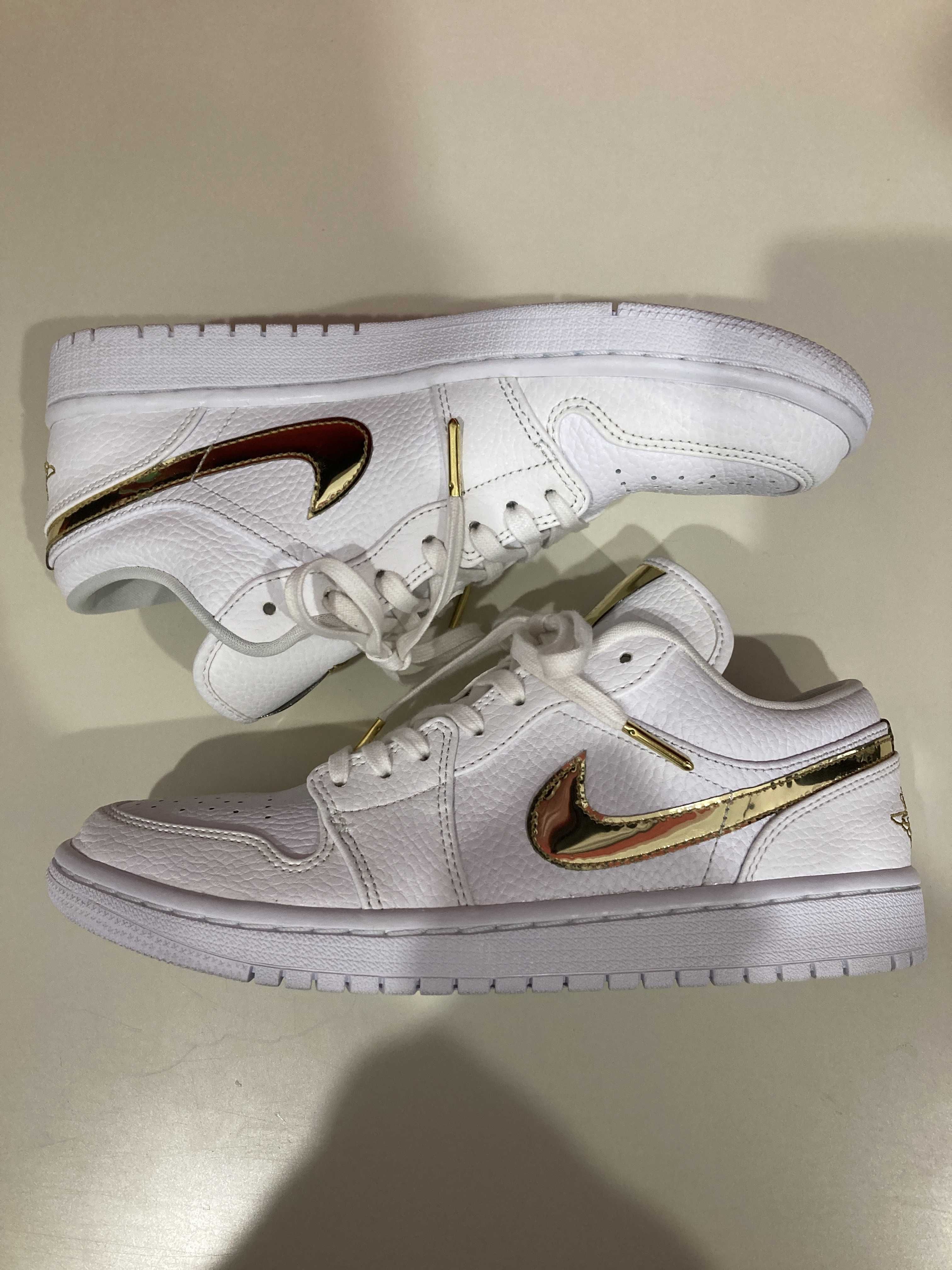 NIKE Women's AIR JORDAN 1 LOW SE "WHITE/GOLD"