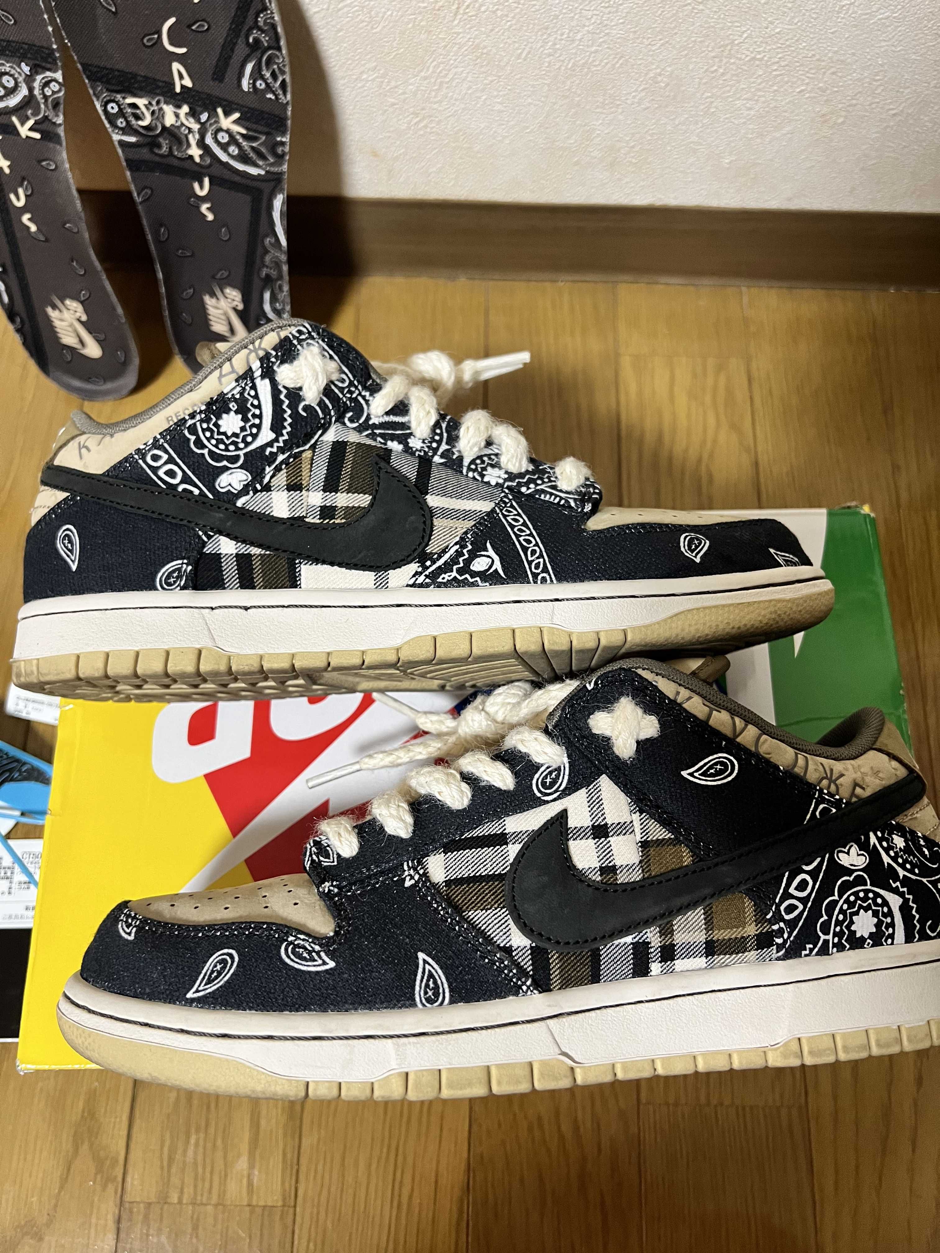 Travis Scott × Nike SB Dunk Low "Black/Parachute Beige"
