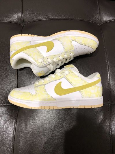 NIKE Women's DUNK LOW "YELLOW STRIKE"