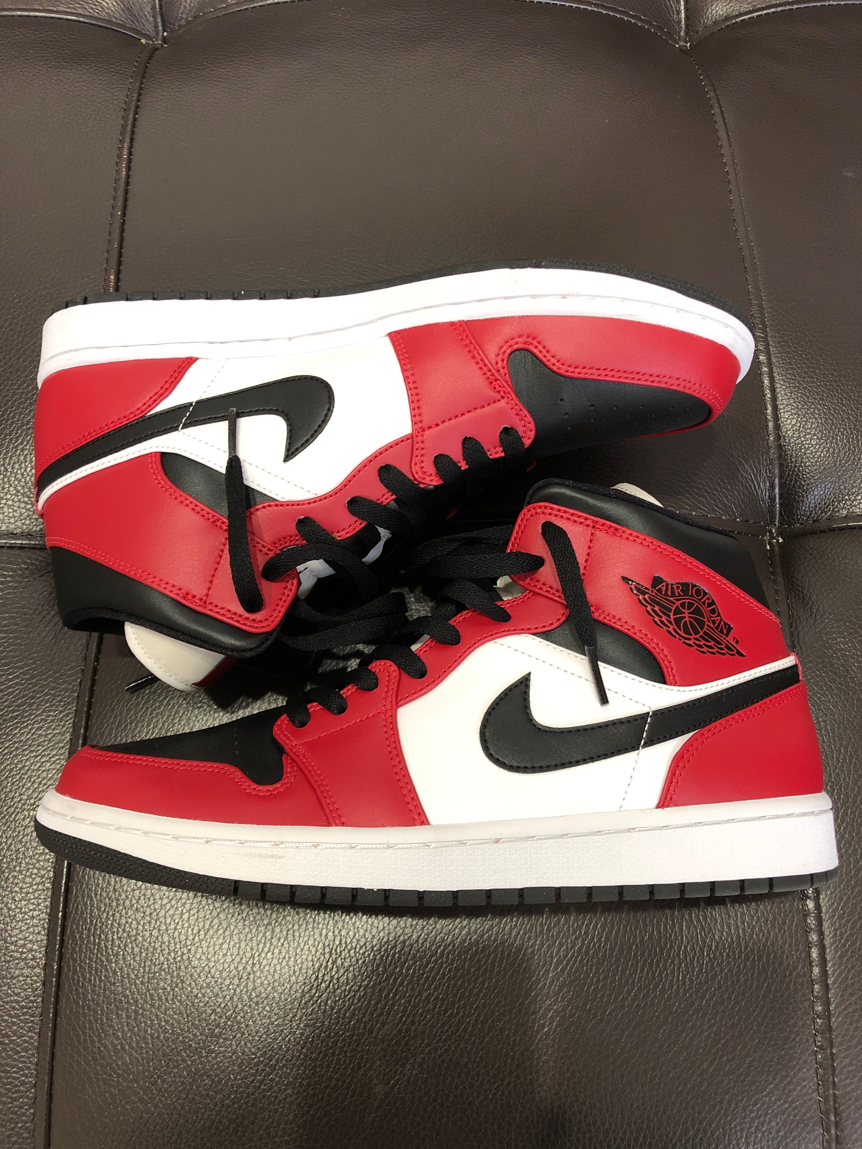 Nike Air Jordan 1 Mid "Chicago Black Toe"