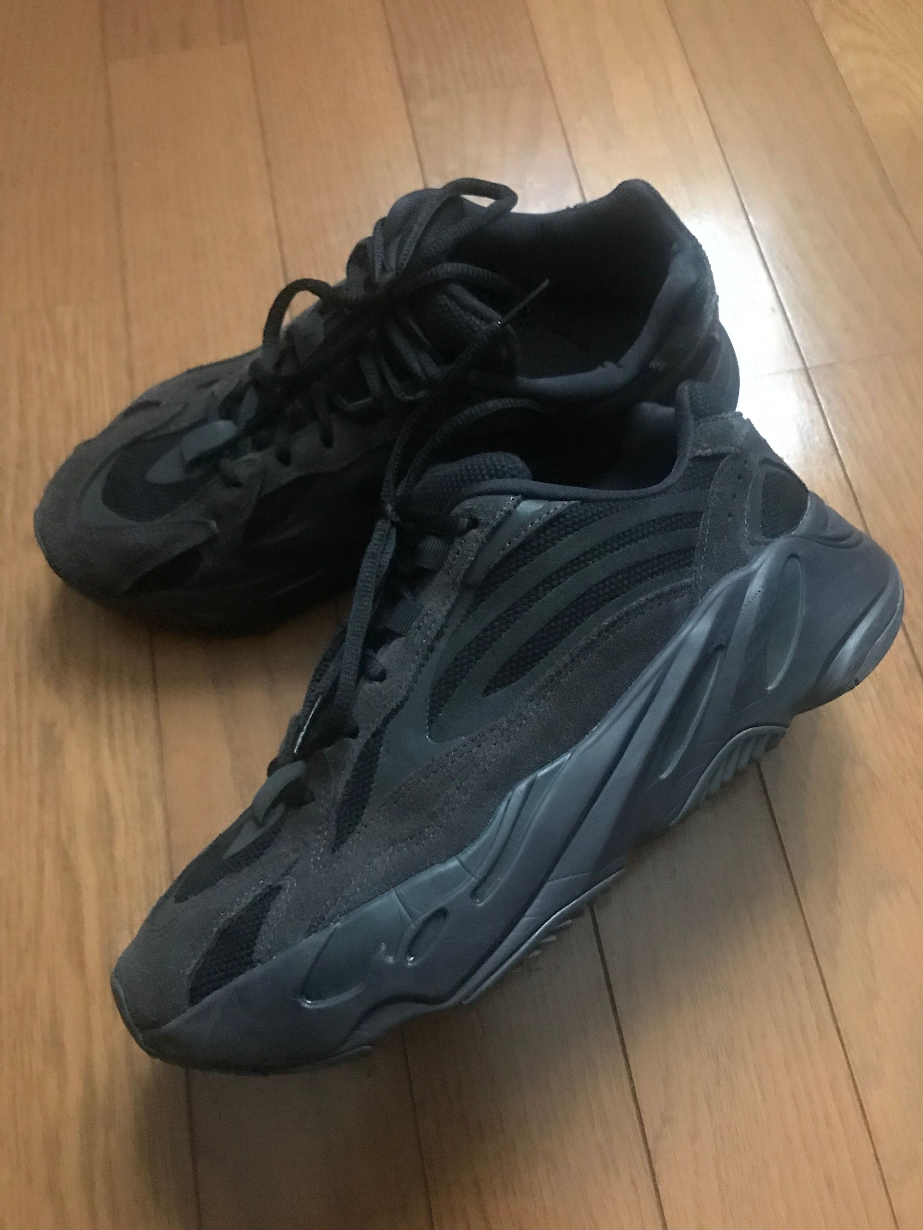 adidas YEEZY BOOST 700 V2 "Vanta"