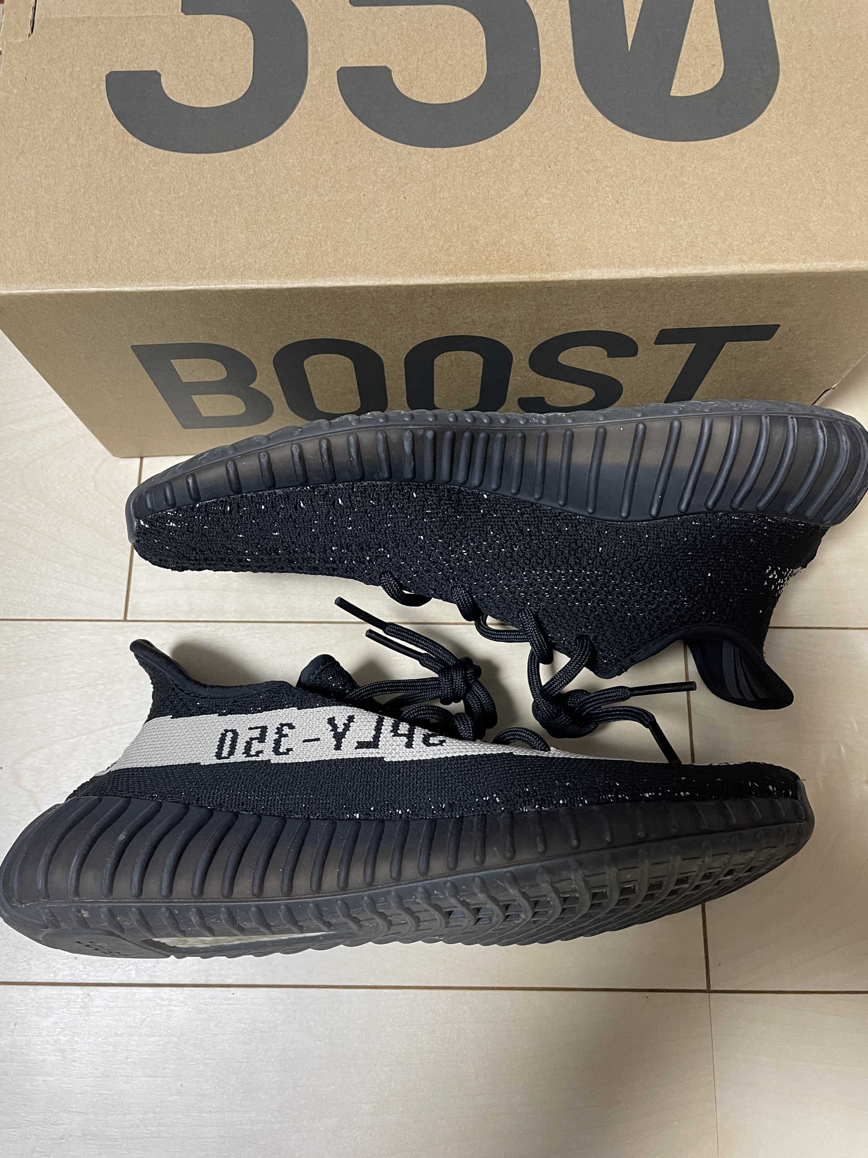 adidas YEEZY Boost 350 V2 "Oreo"