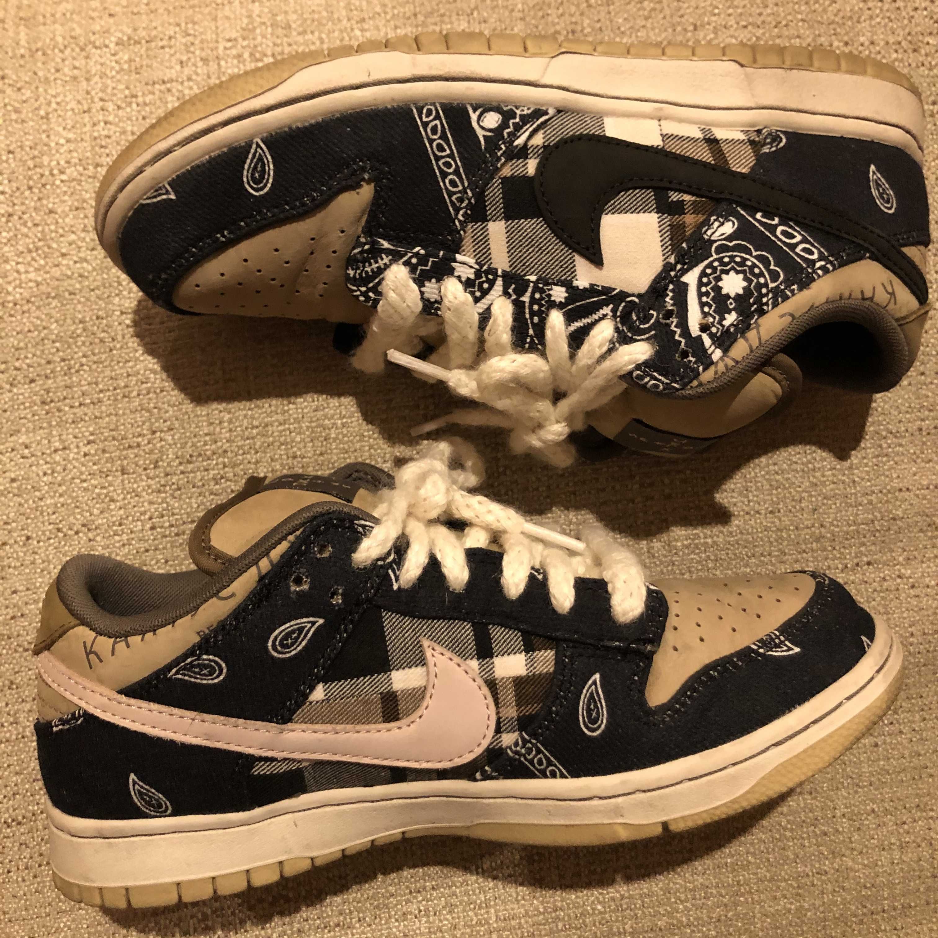Travis Scott × Nike SB Dunk Low "Black/Parachute Beige"