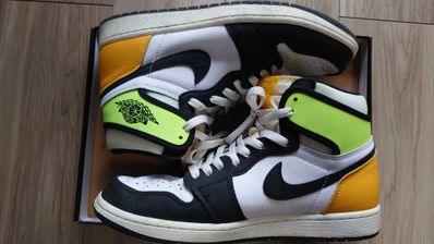 Nike Air Jordan 1 High OG "Volt Gold"