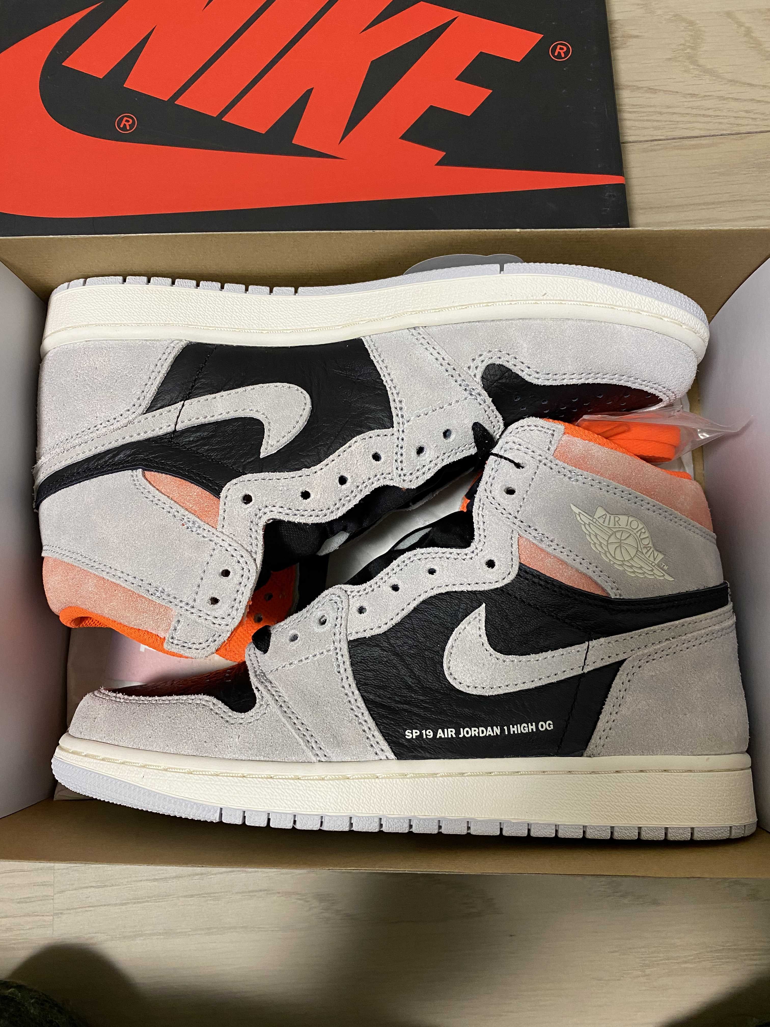 Nike Air Jordan 1 RETRO High OG "Hyper Crimson"