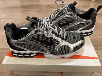 STUSSY × NIKE AIR ZOOM SPIRIDON CAGED "PURE PLATINUM/BLACK-WHITE"