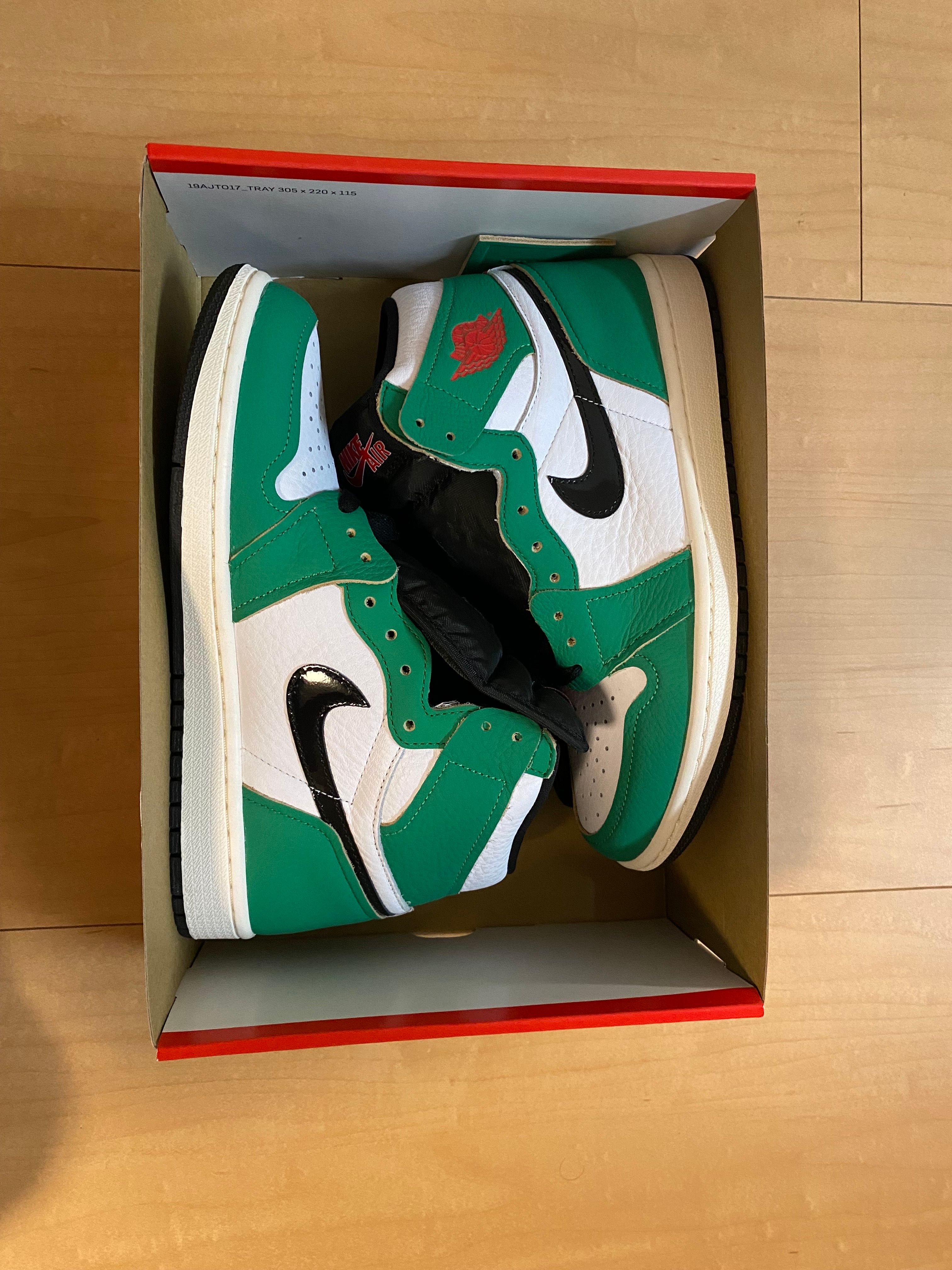 Nike Women's Air Jordan 1 High OG "Lucky Green/White-Sail-Black"