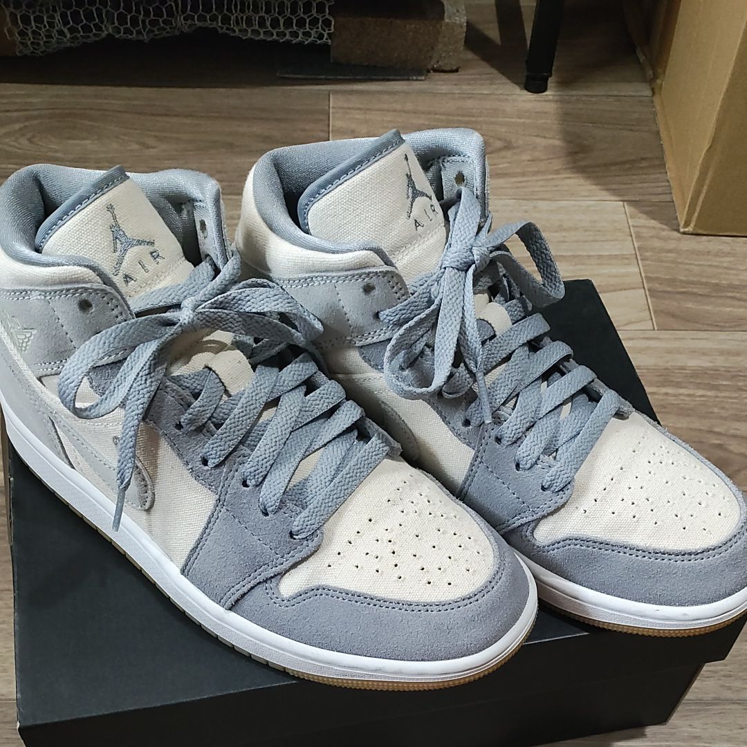 Nike Air Jordan 1 Mid SE "Coconut Milk/Particle Grey"