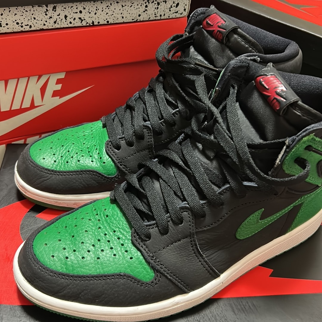 Nike Air Jordan 1 Retro High OG "Black/Pine Green" (2020)