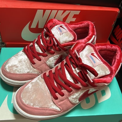 Strangelove × Nike SB Dunk Low "Valentine’s Day"