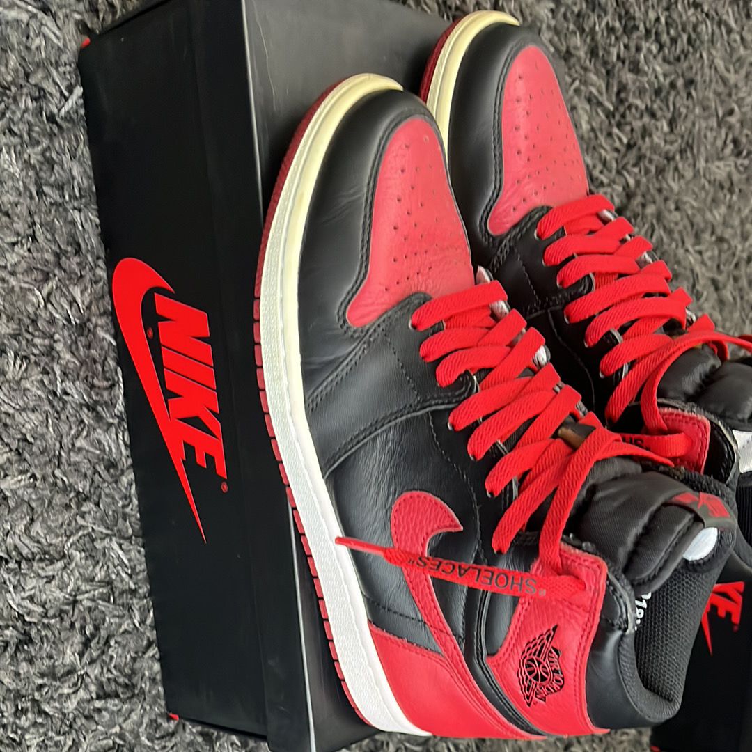 Nike Air Jordan 1 Retro High OG "Bred/Banned" (2016)