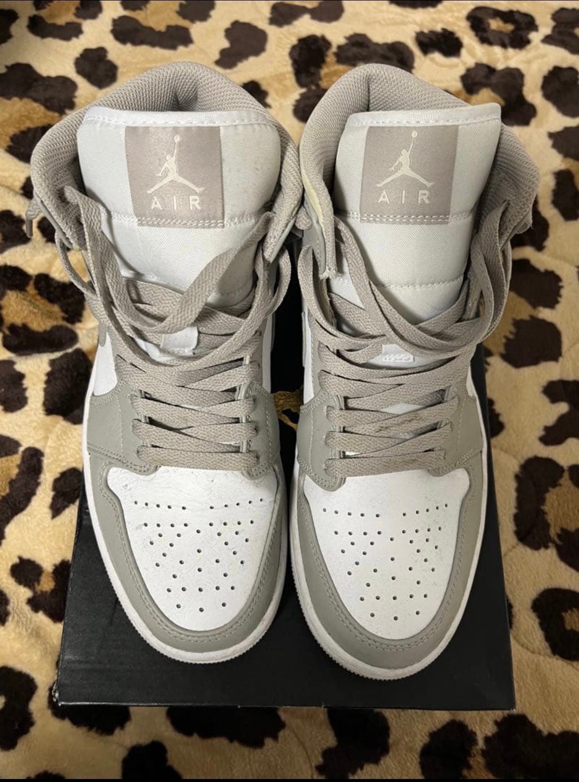 ナイキ エアジョーダン1 ミッド "リネン"