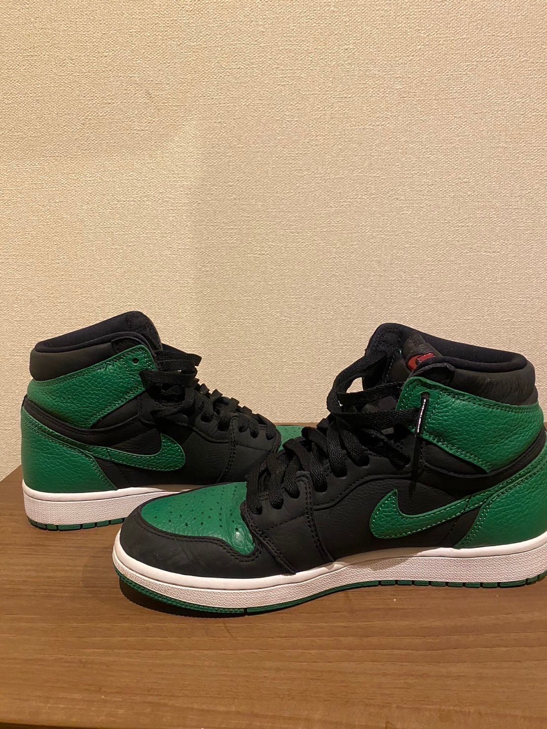 Nike Air Jordan 1 Retro High OG "Black/Pine Green" (2020)