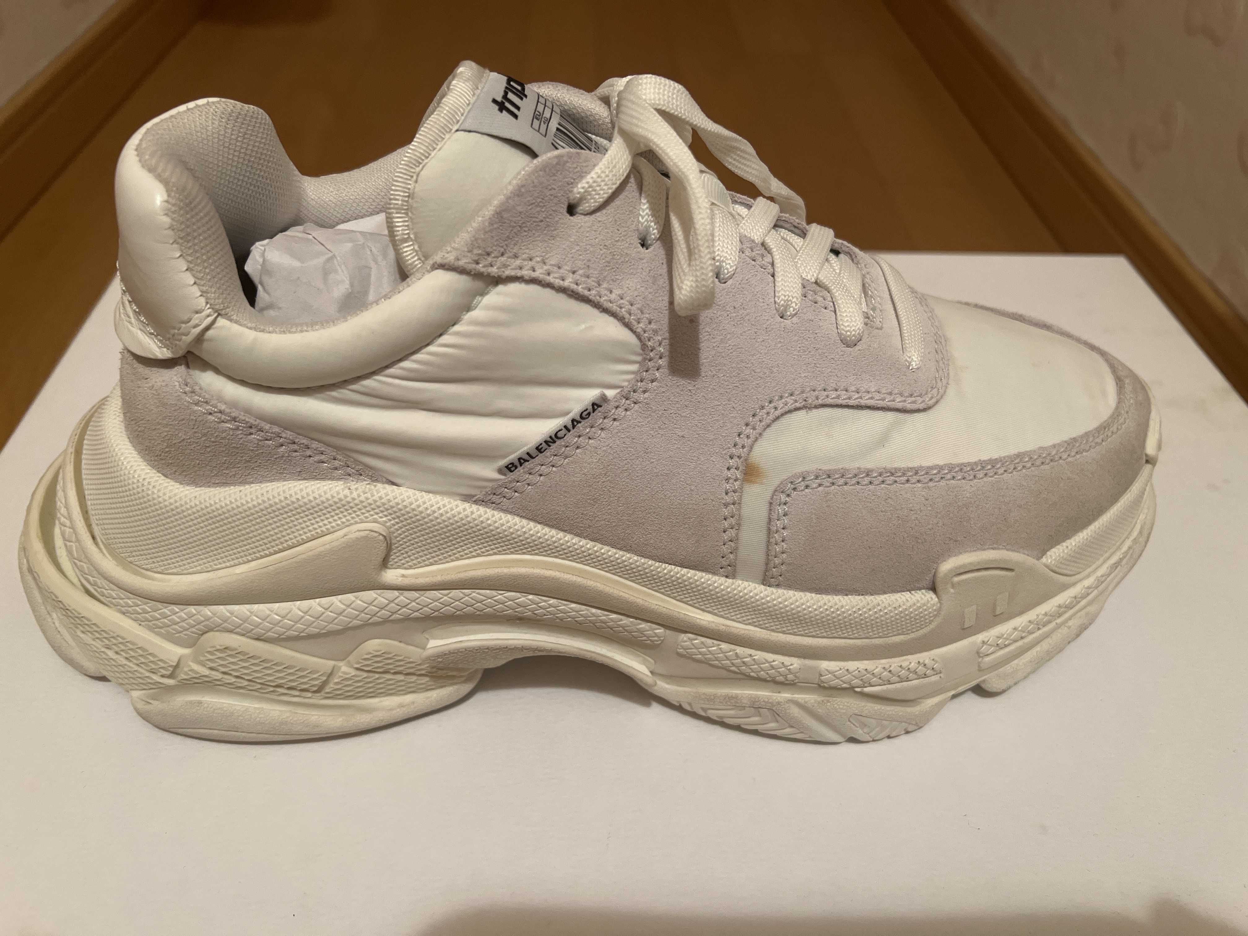 BALENCIAGA Triple S "Black/Red"