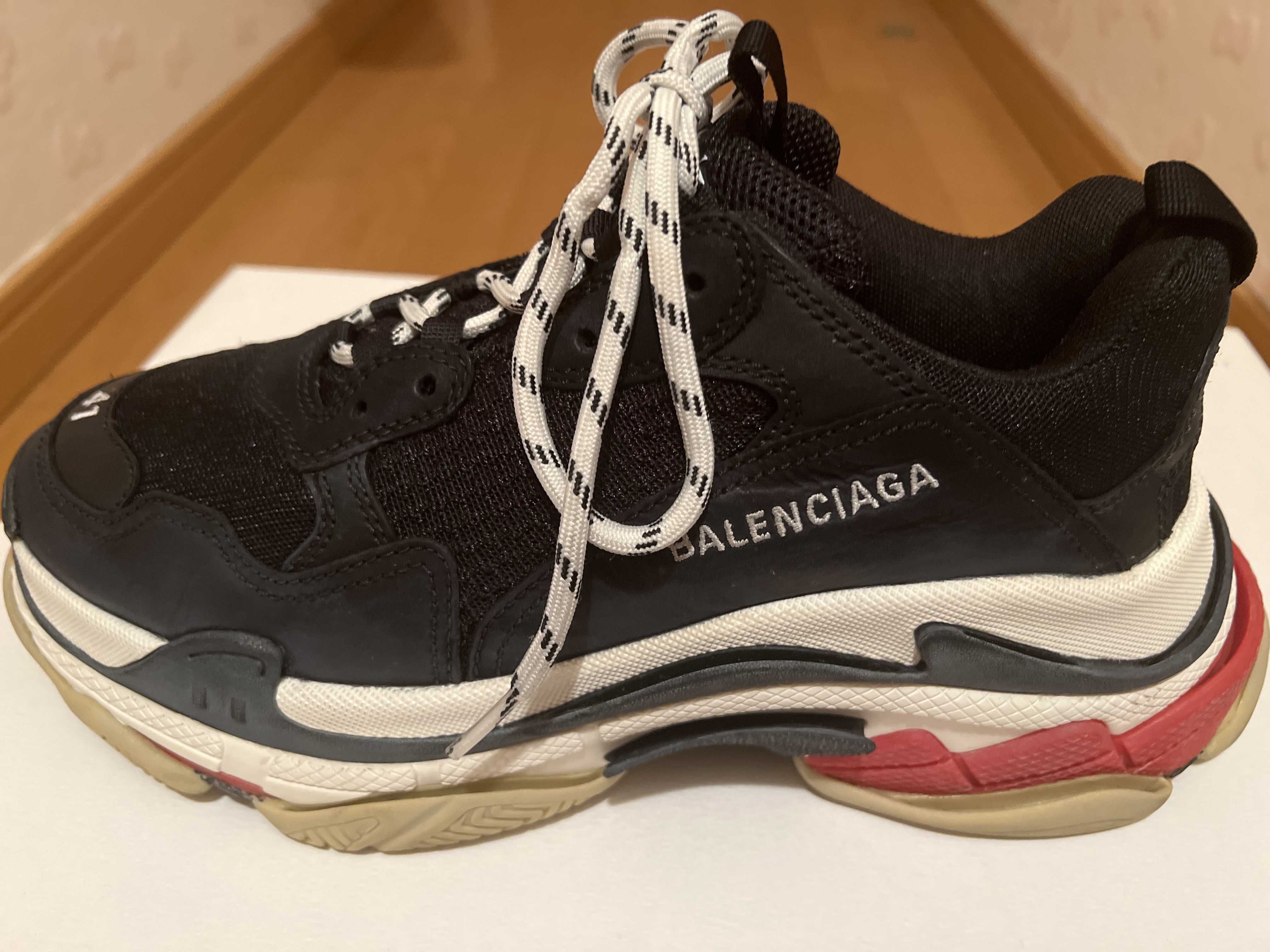 BALENCIAGA Triple S "Black/Red"