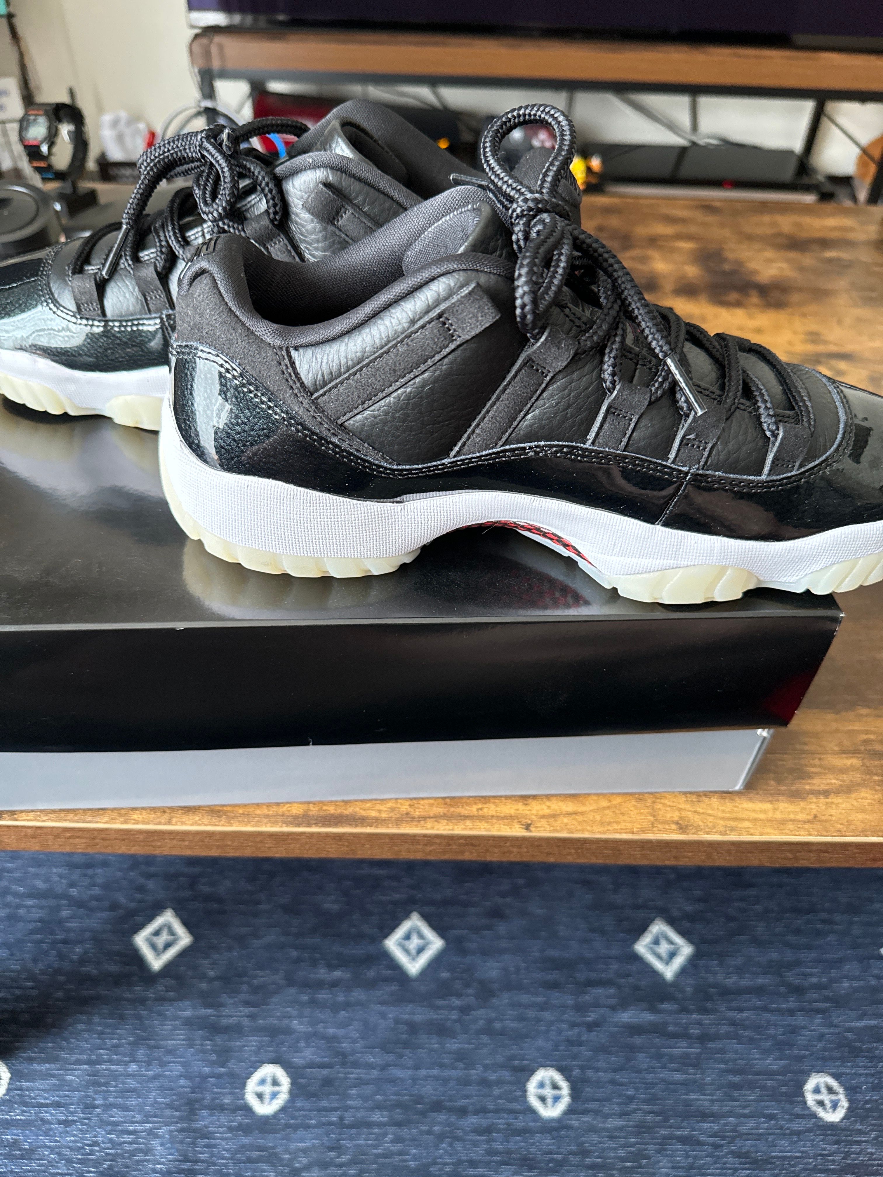 Nike Air Jordan 11 Low "72-10"