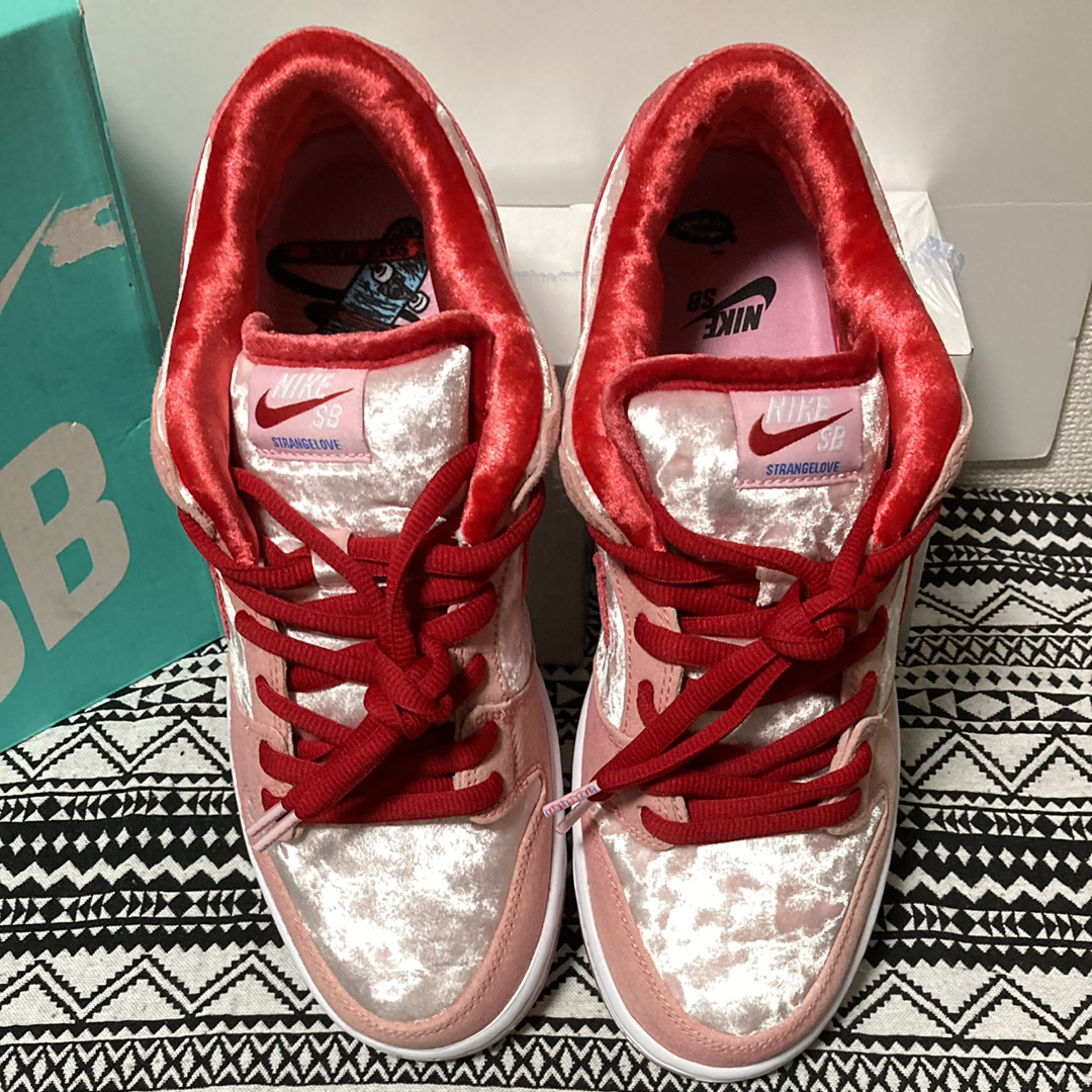 Strangelove × Nike SB Dunk Low "Valentine’s Day"