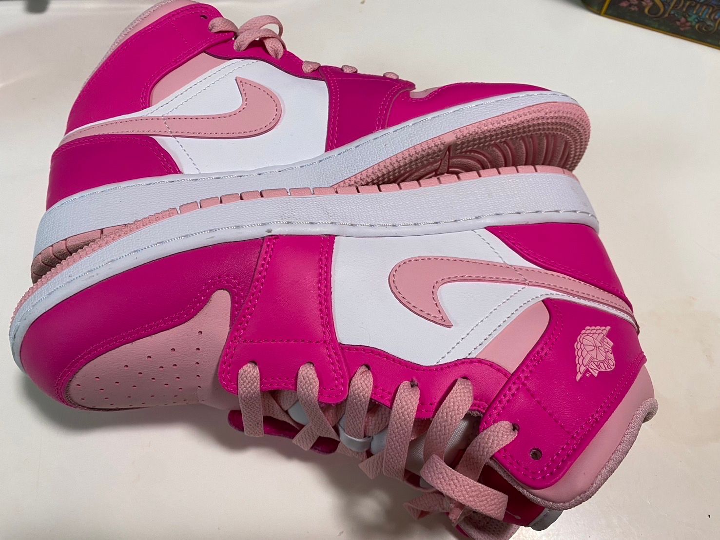 Nike GS Air Jordan 1 Mid "Medium Soft Pink"