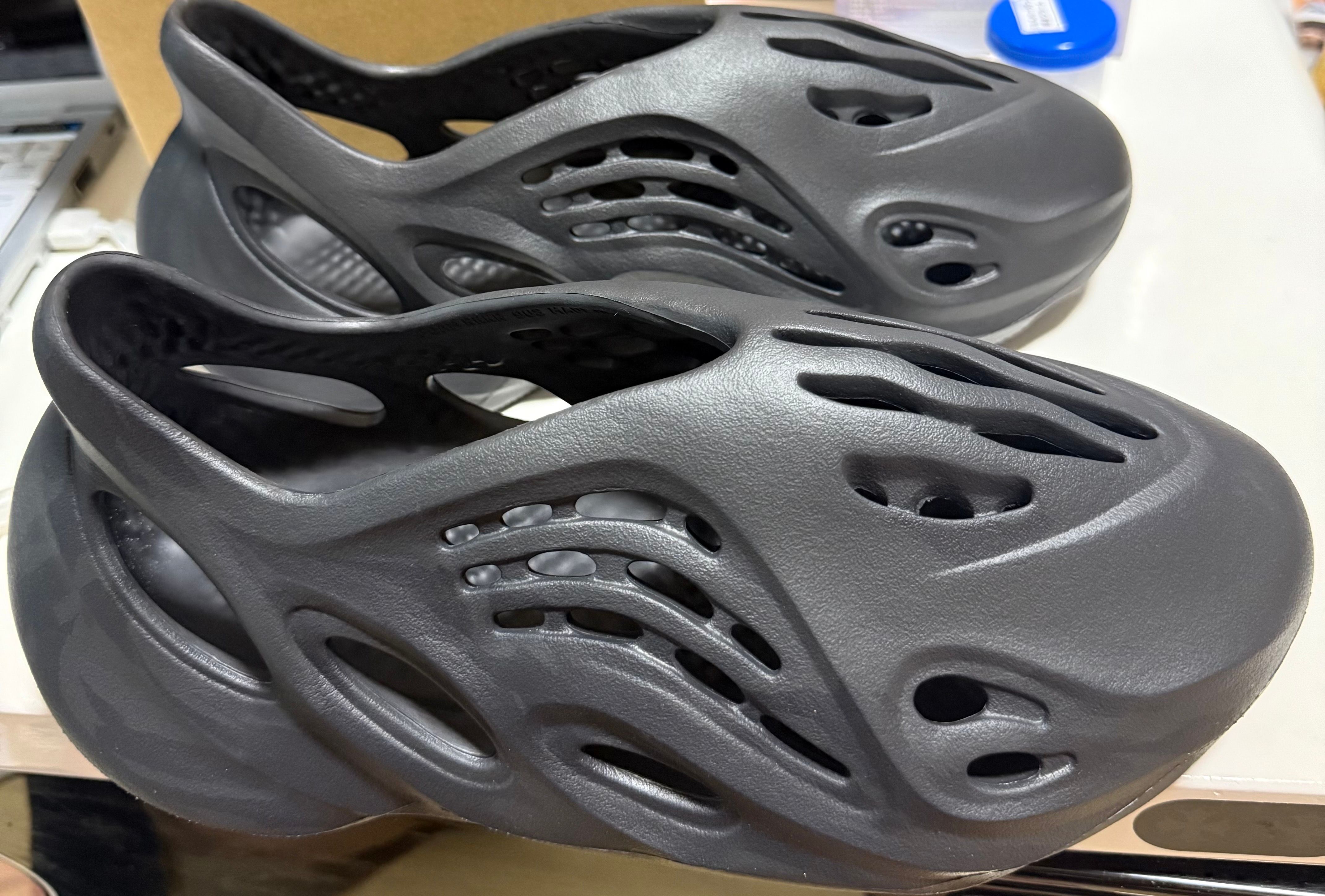 adidas YEEZY Foam Runner "Onyx"