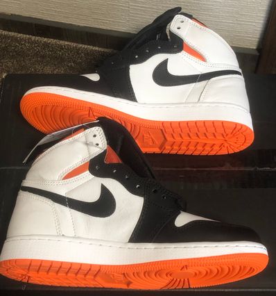Nike GS Air Jordan 1 Retro High OG "Electro Orange"