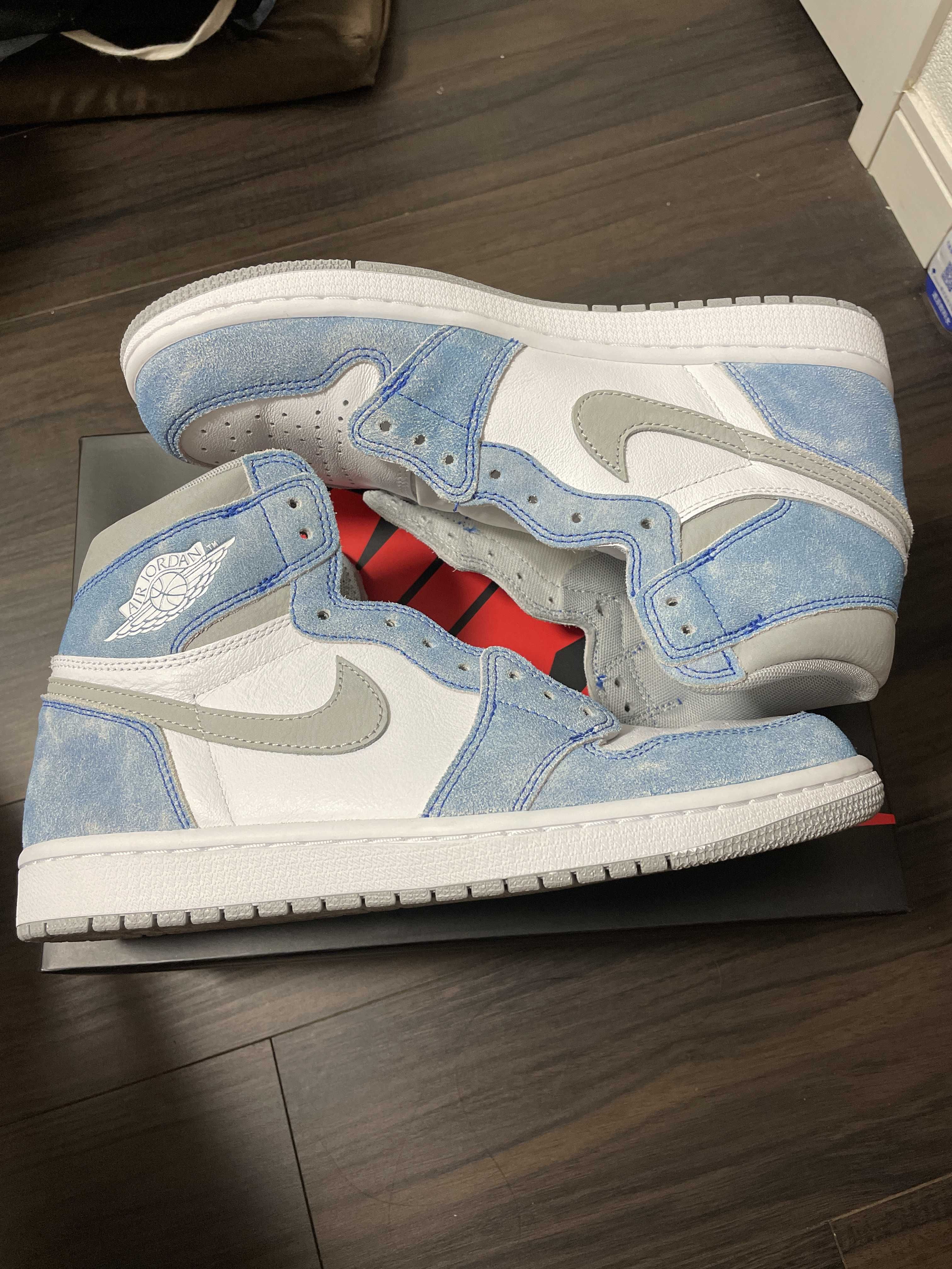 Nike Air Jordan 1 High OG "Hyper Royal"