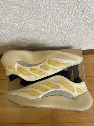 adidas YEEZY 700V3 "Mono Safflower"