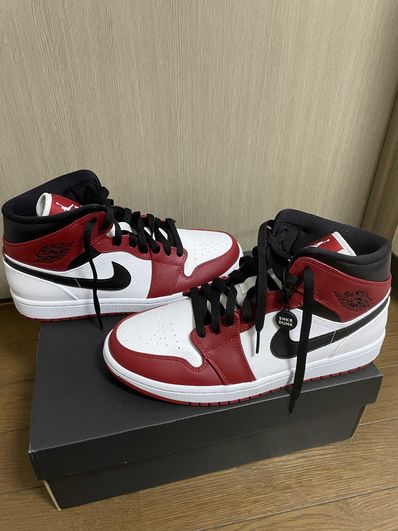 Nike Air Jordan 1 Mid "Chicago"