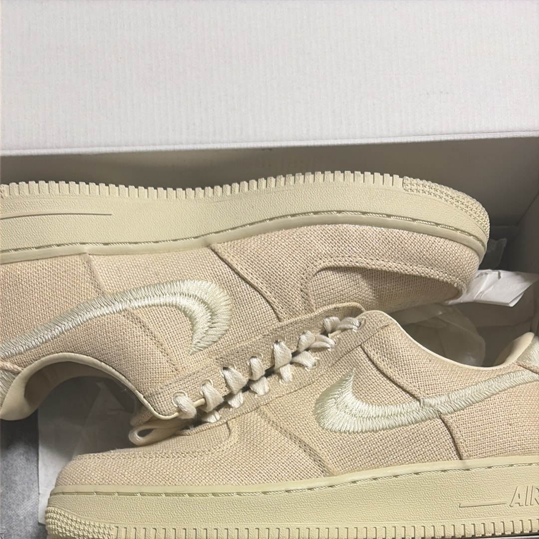 ステューシー × ナイキ エアフォース1 ロー "フォッシルストーン"