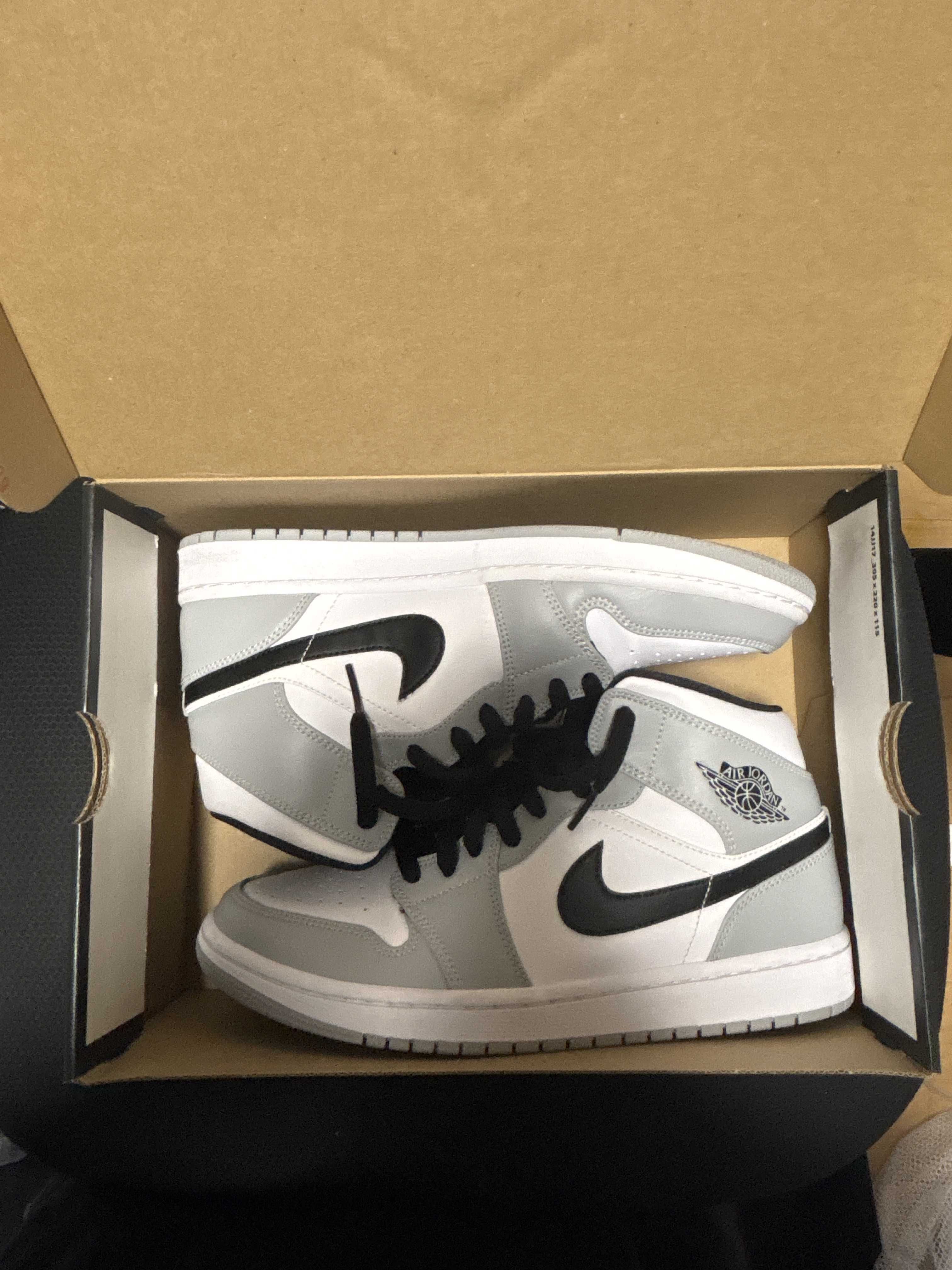 Nike Air Jordan 1 Mid "Light Smoke Grey/White/Black"