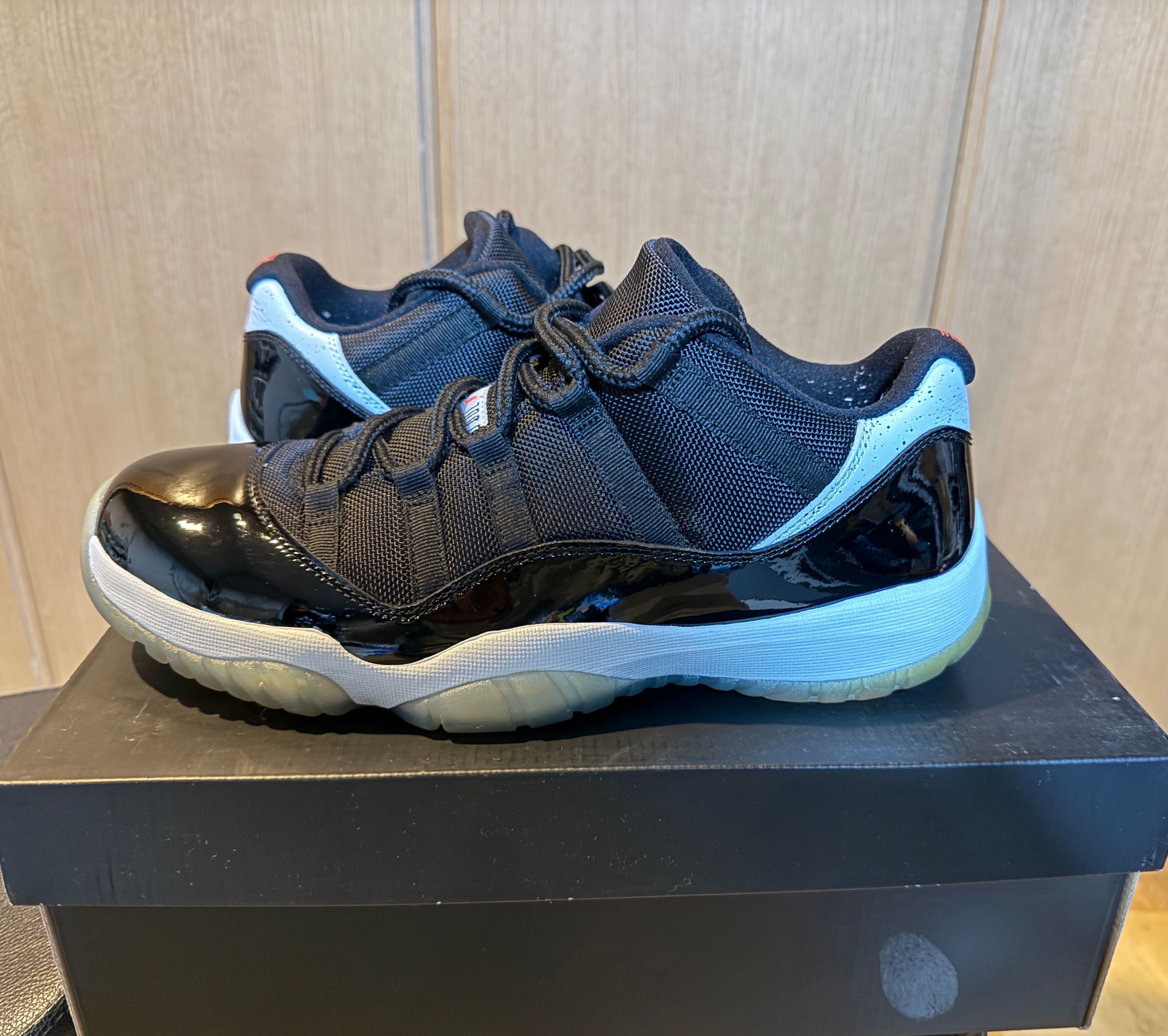 NIKE AIR JORDAN 11 RETRO LOW INFRARED