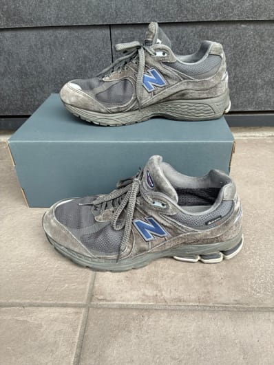 BEAMS × New Balance 2002R GORE-TEX "Charcoal"