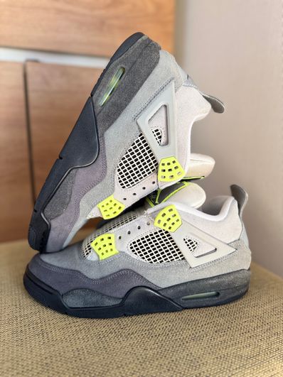 Nike Air Jordan 4 Retro LE "Neon"