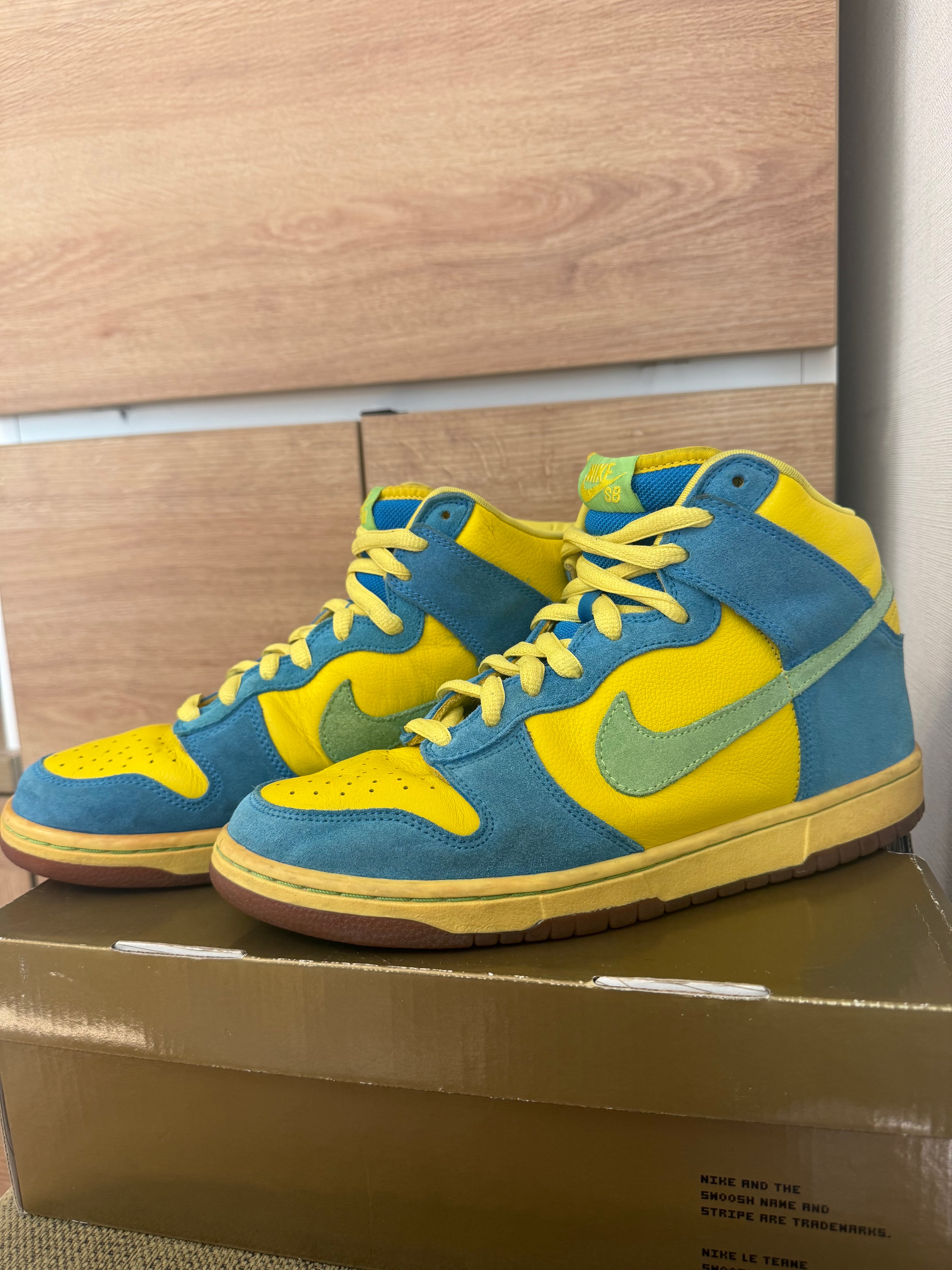 Nike SB Dunk High "Marge Simpson"
