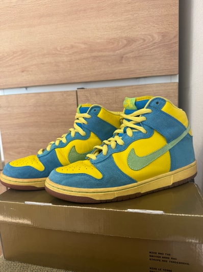 Nike SB Dunk High "Marge Simpson"