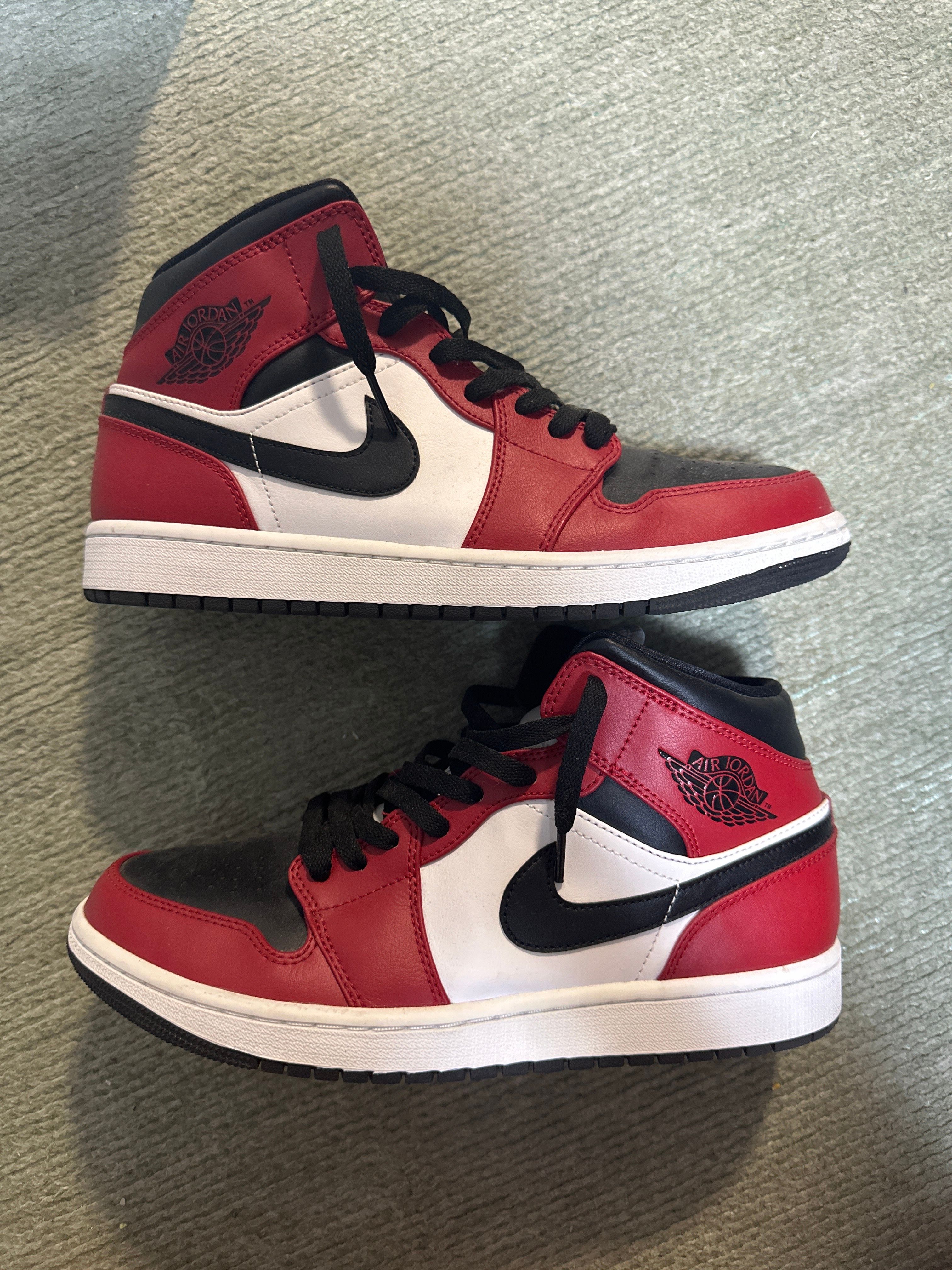 Nike Air Jordan 1 Mid "Chicago Black Toe"