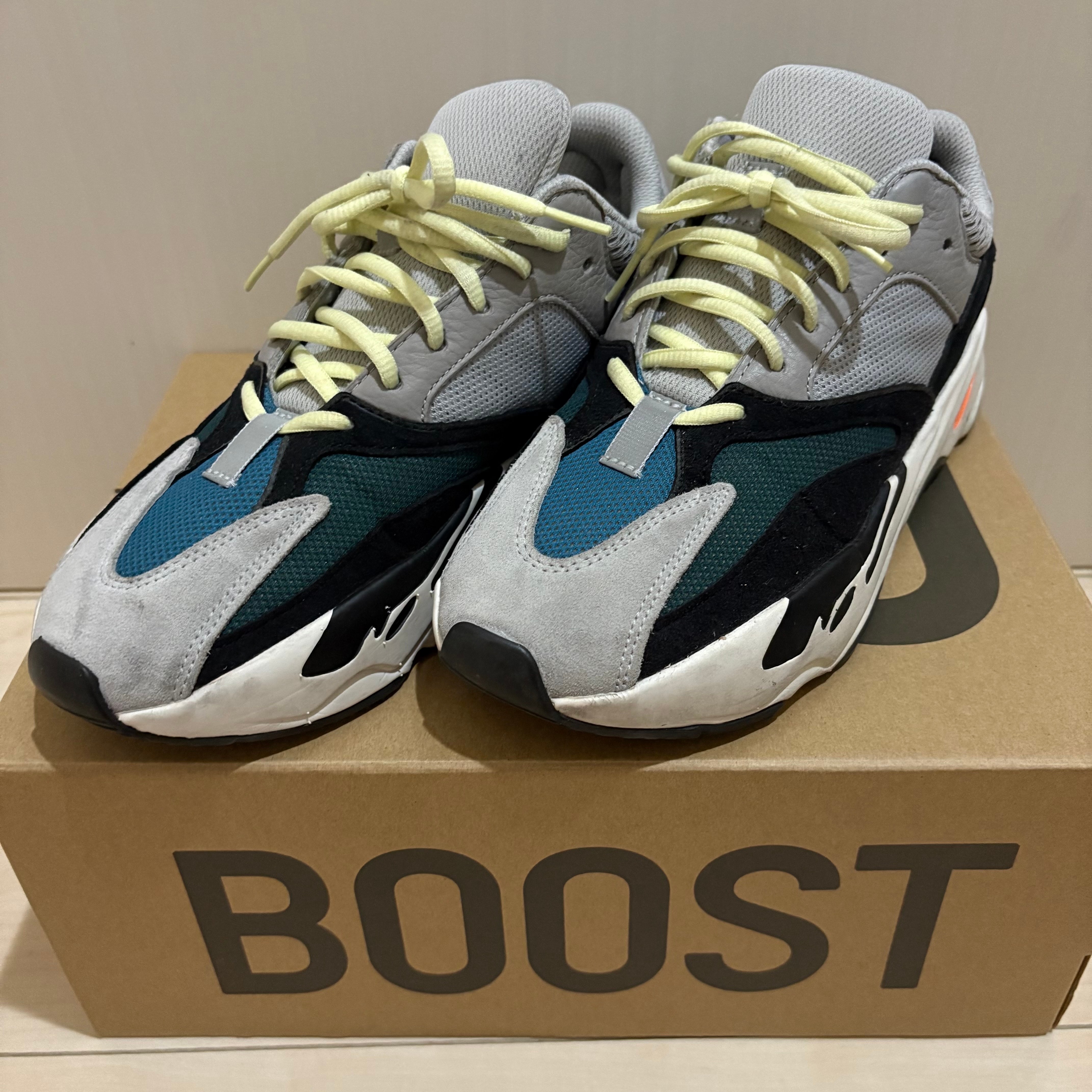 アディダス イージーブースト700 "ウェーブランナー"