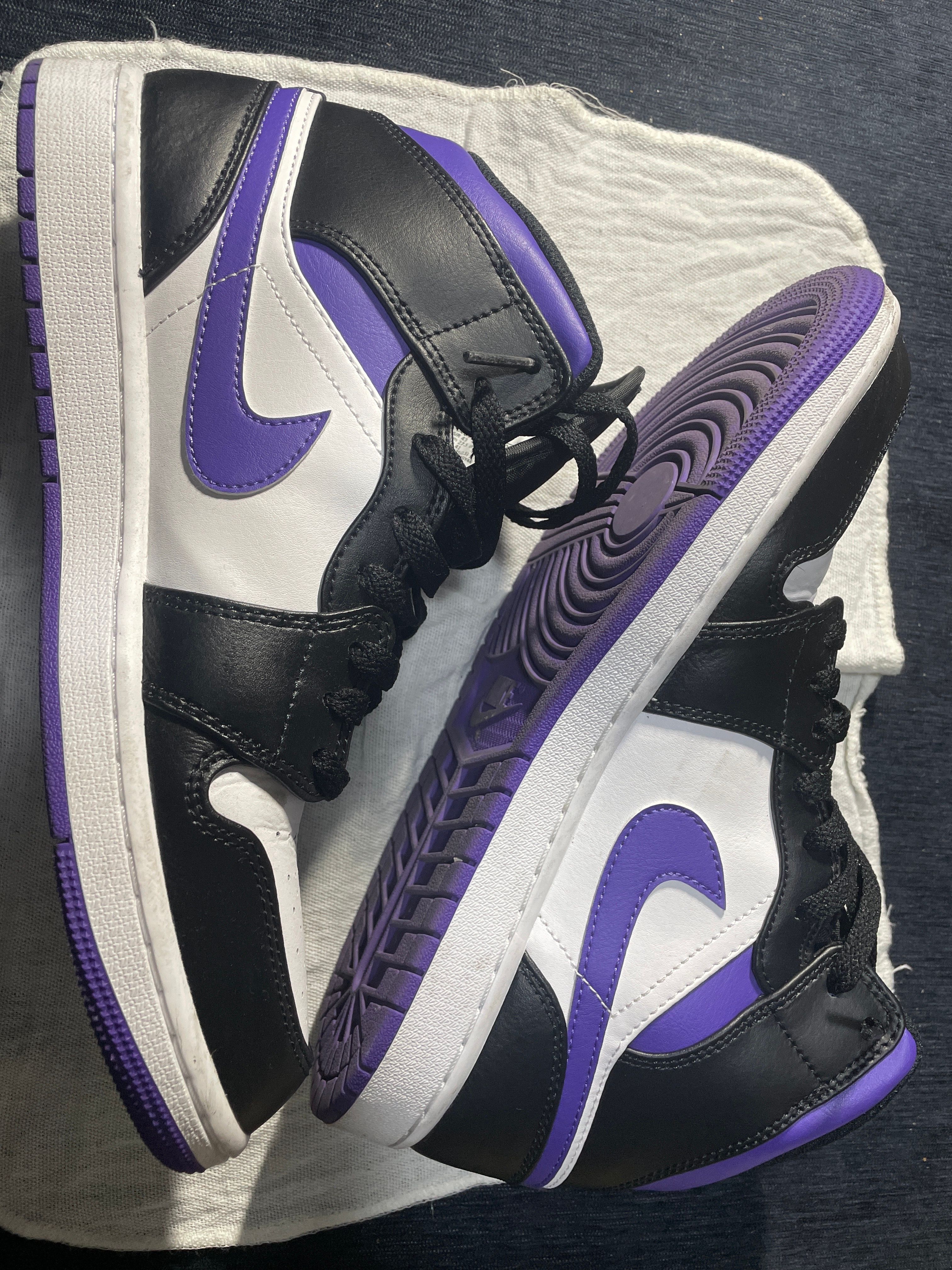 Nike Air Jordan 1 Mid "Black/Court Purple"
