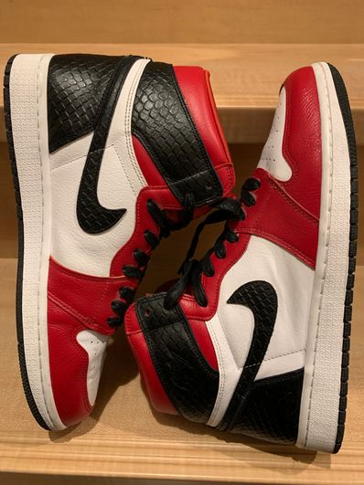 Nike Women's Air Jordan 1 High OG "Satin Red"