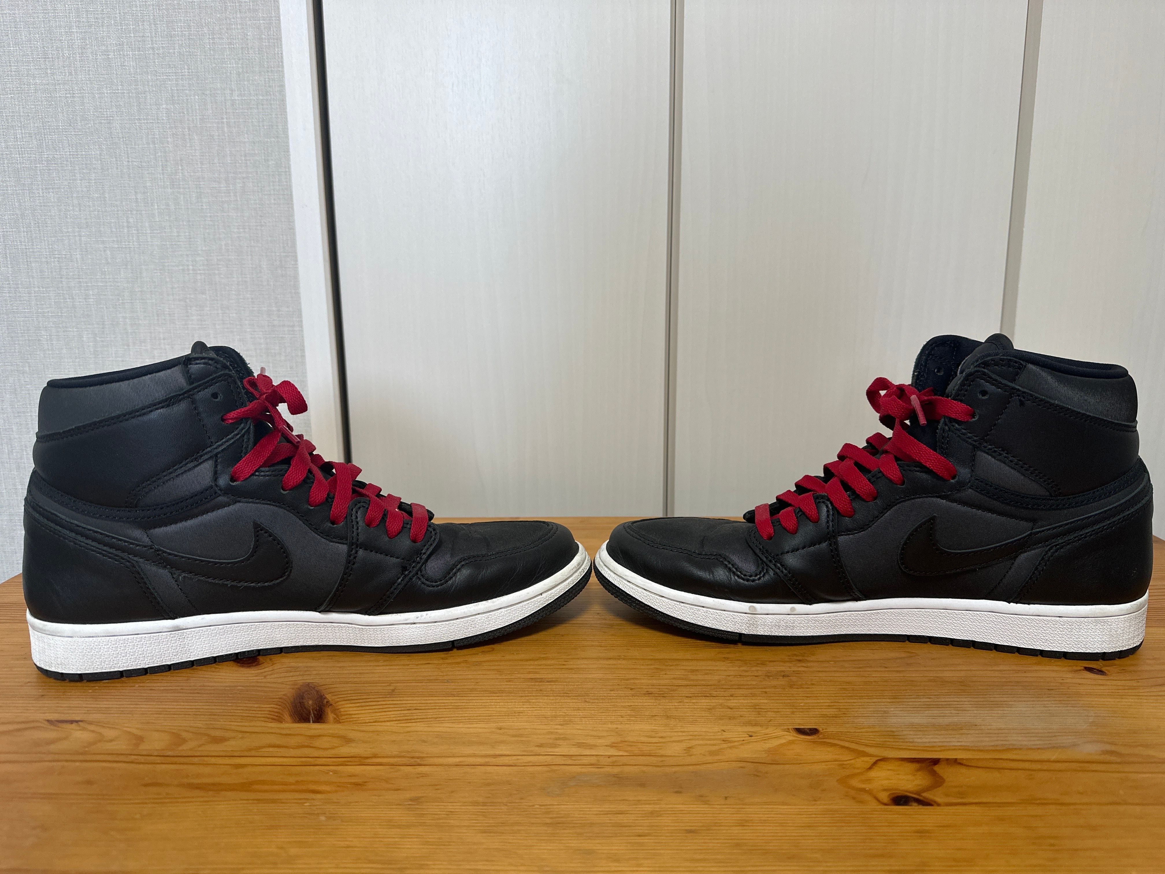 Nike Air Jordan 1 Retro High OG "Black/Metallic Silver/Gym Red"