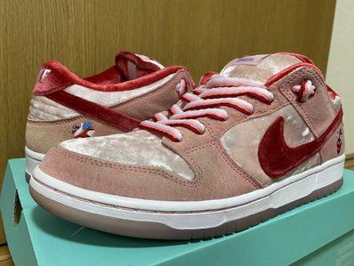 Strangelove × Nike SB Dunk Low "Valentine’s Day"