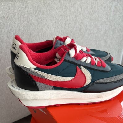 UNDERCOVER × sacai × Nike LD Waffle "Midnight Spruce/Pale Ivory-Dark Grey-University Red"