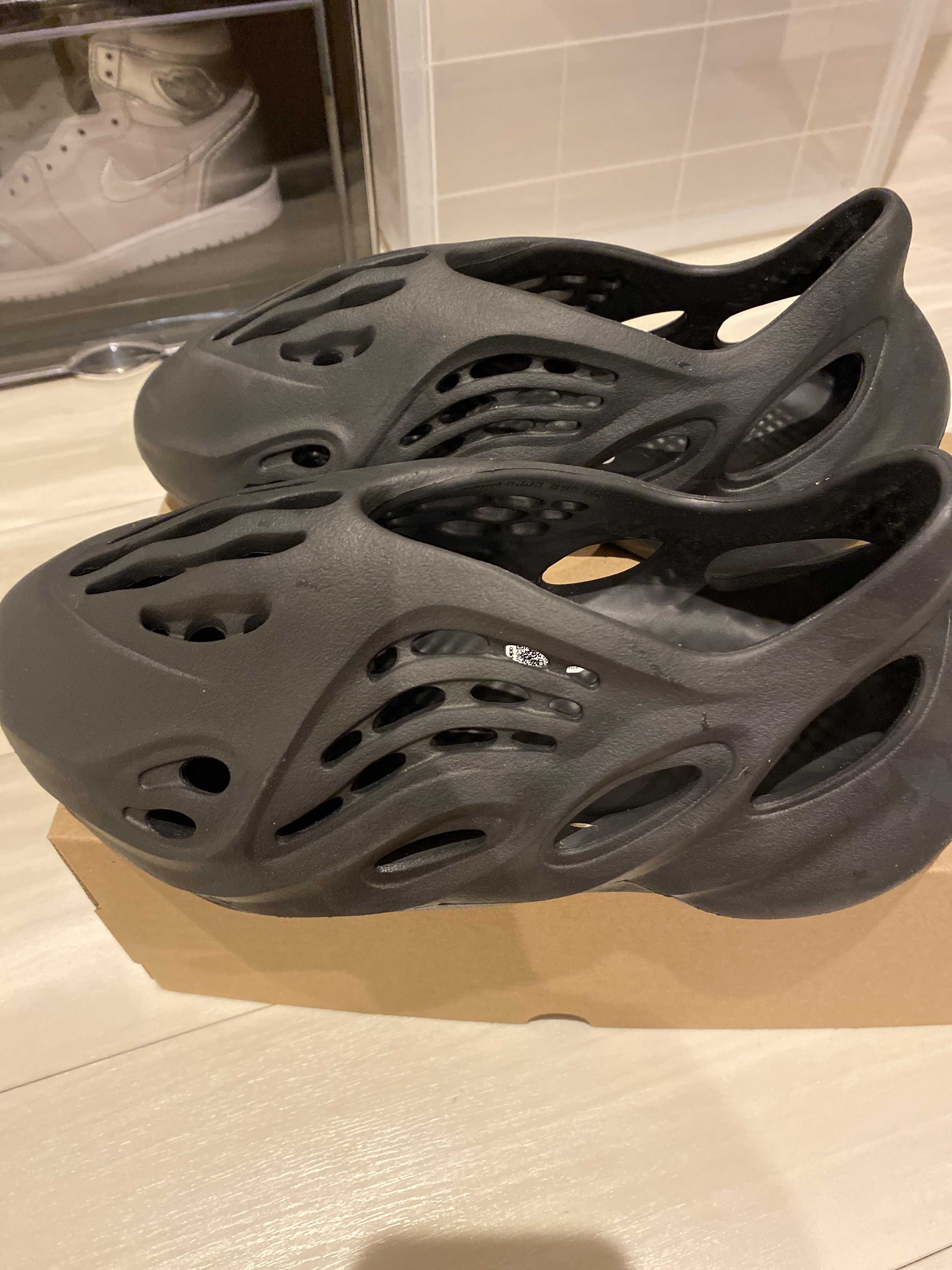 adidas YEEZY Foam Runner "Onyx"