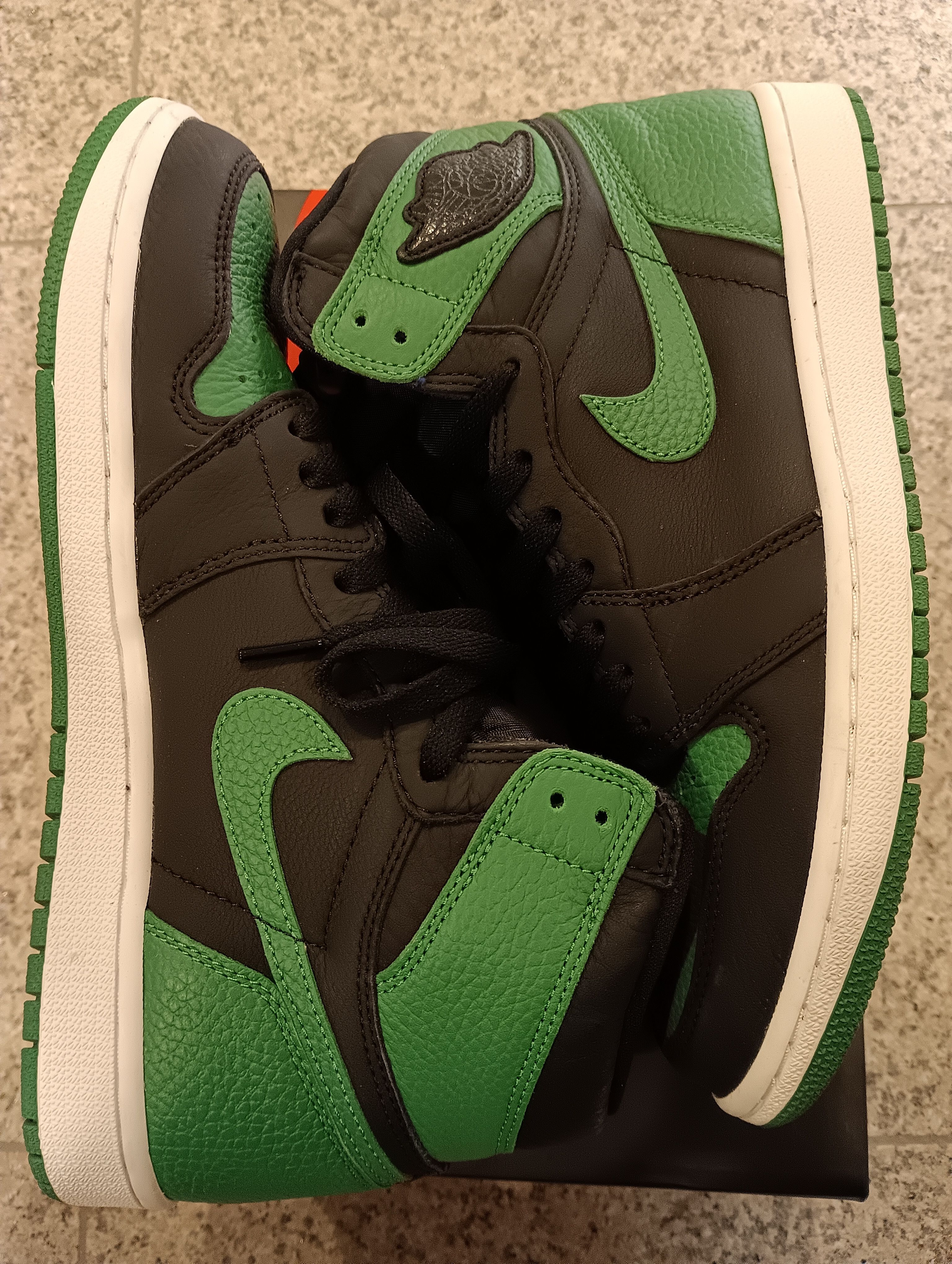 Nike Air Jordan 1 Retro High OG "Black/Pine Green" (2020)      