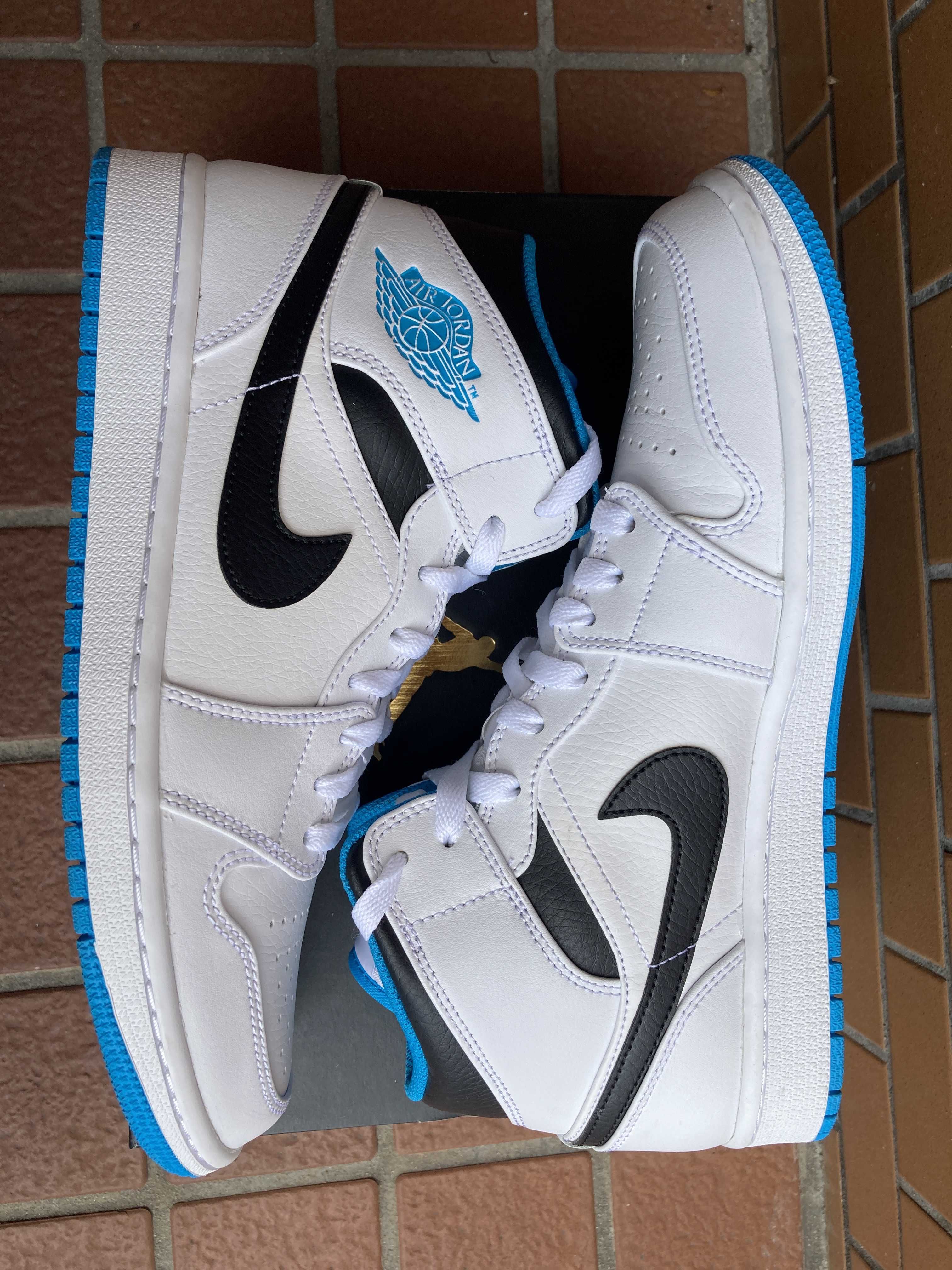 Nike Air Jordan 1 Mid "White/Laser blue"