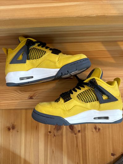 Nike Air Jordan 4 "Tour Yellow"