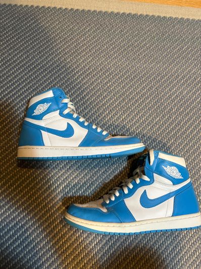 Nike Air Jordan 1 Retro High "UNC"