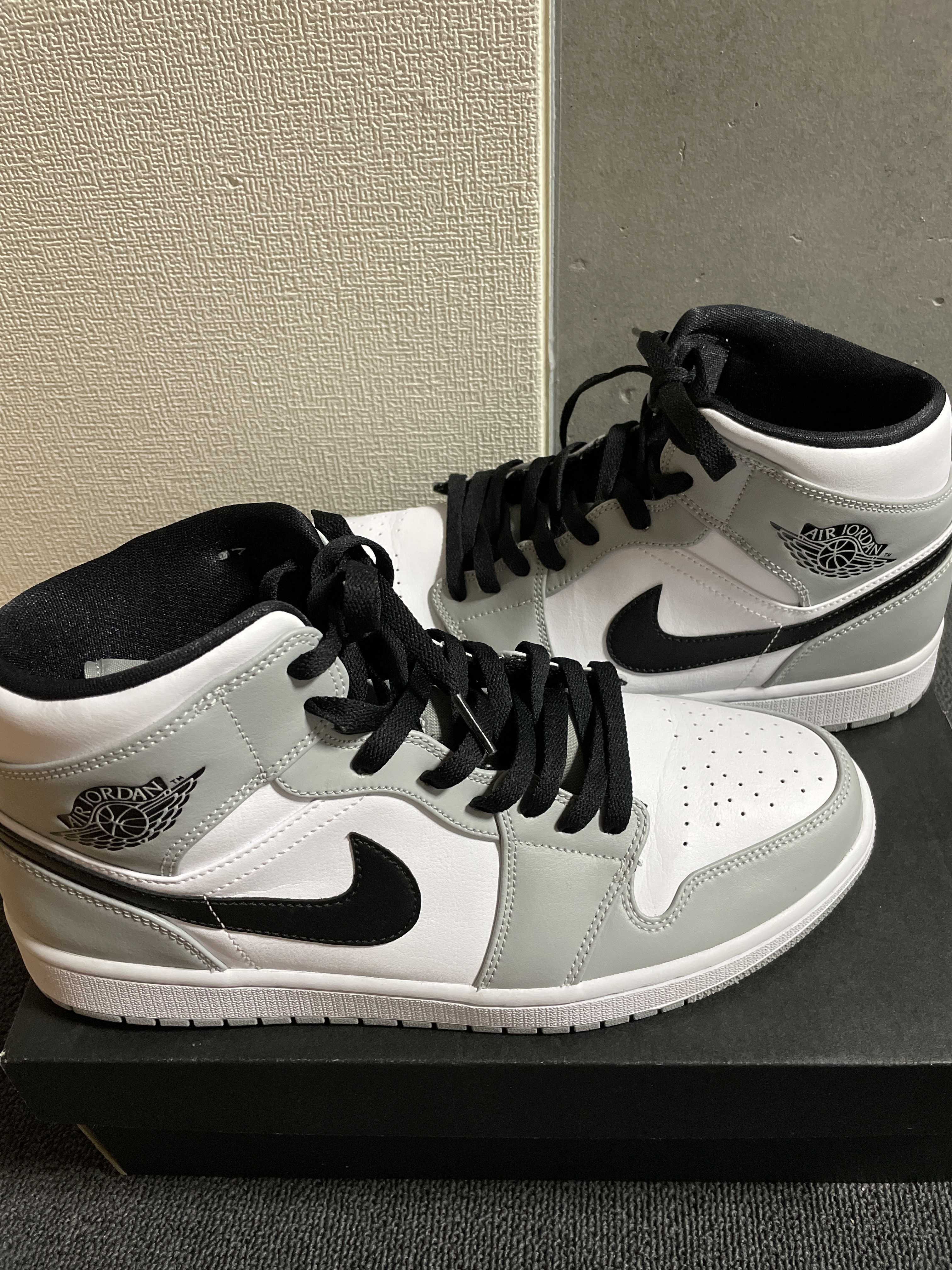 Nike Air Jordan 1 Mid "Light Smoke Grey/White/Black"