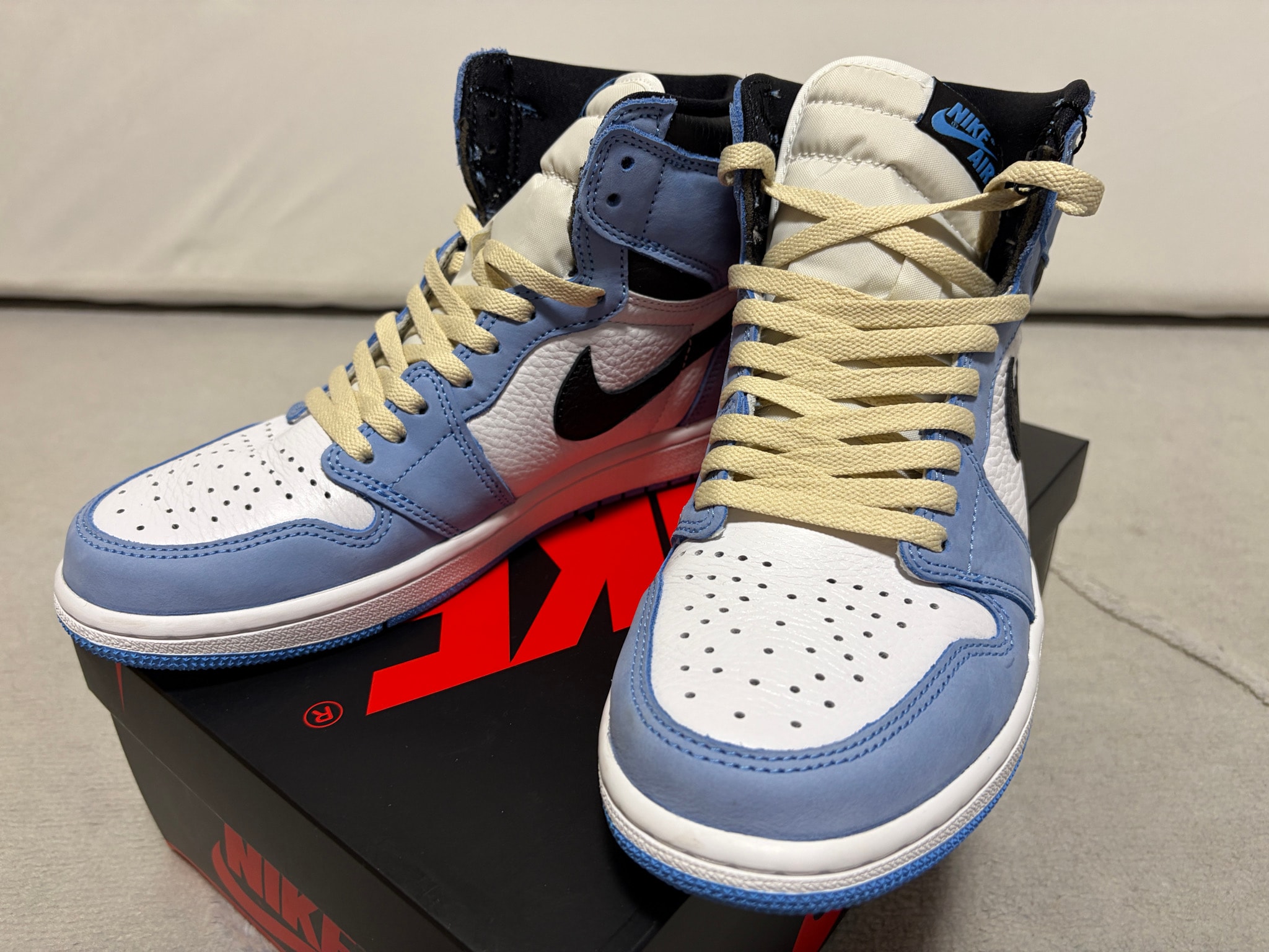 Nike Air Jordan 1 High OG "University Blue"