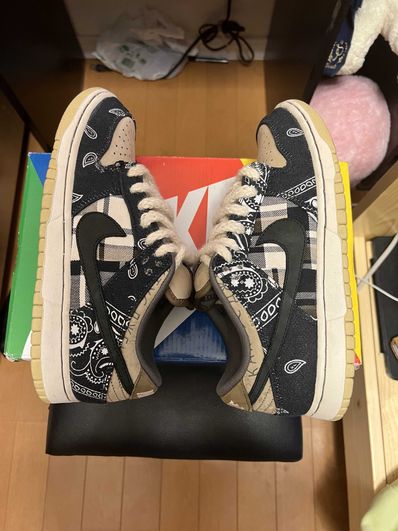Travis Scott × Nike SB Dunk Low "Black/Parachute Beige"