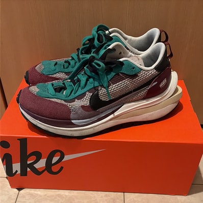 sacai × Nike Vapor Waffle "String/Red/Green"